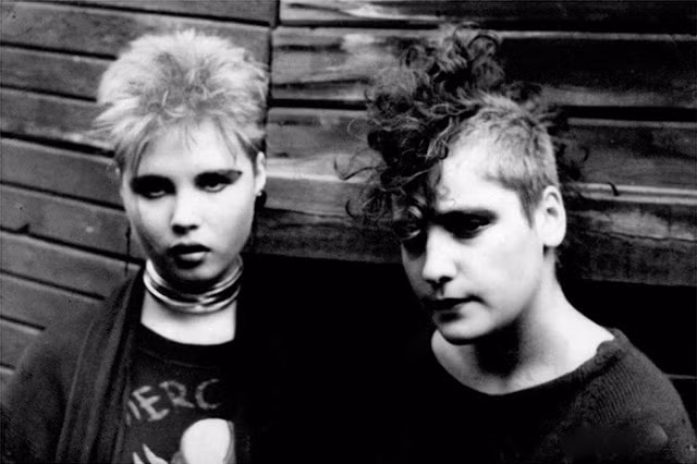 Hai thanh niên ở Leningrad, 1986.