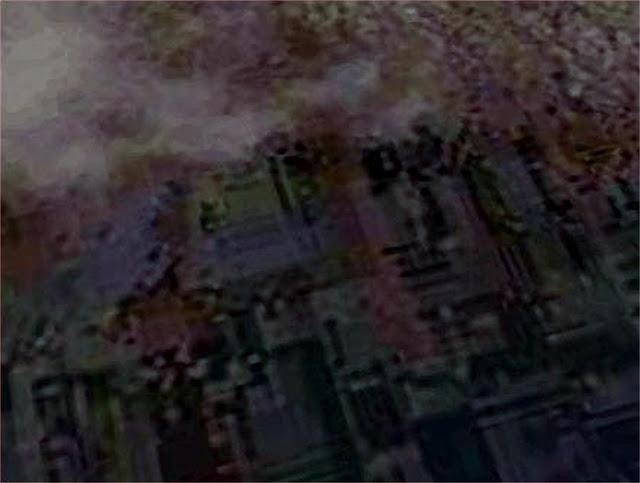 Trong khi đang chụp quét phần đáy biển với công nghệ sonar quét sườn, tại độ sâu 50 m, các chuyên gia đã chụp được các đường nét kiến trúc khá cân đối, đều đặn và lặp lại với các đường thẳng hình thành nên các mạng lưới ô vuông. Các cấu trúc này bao phủ một diện tích lên đến 13 km2.