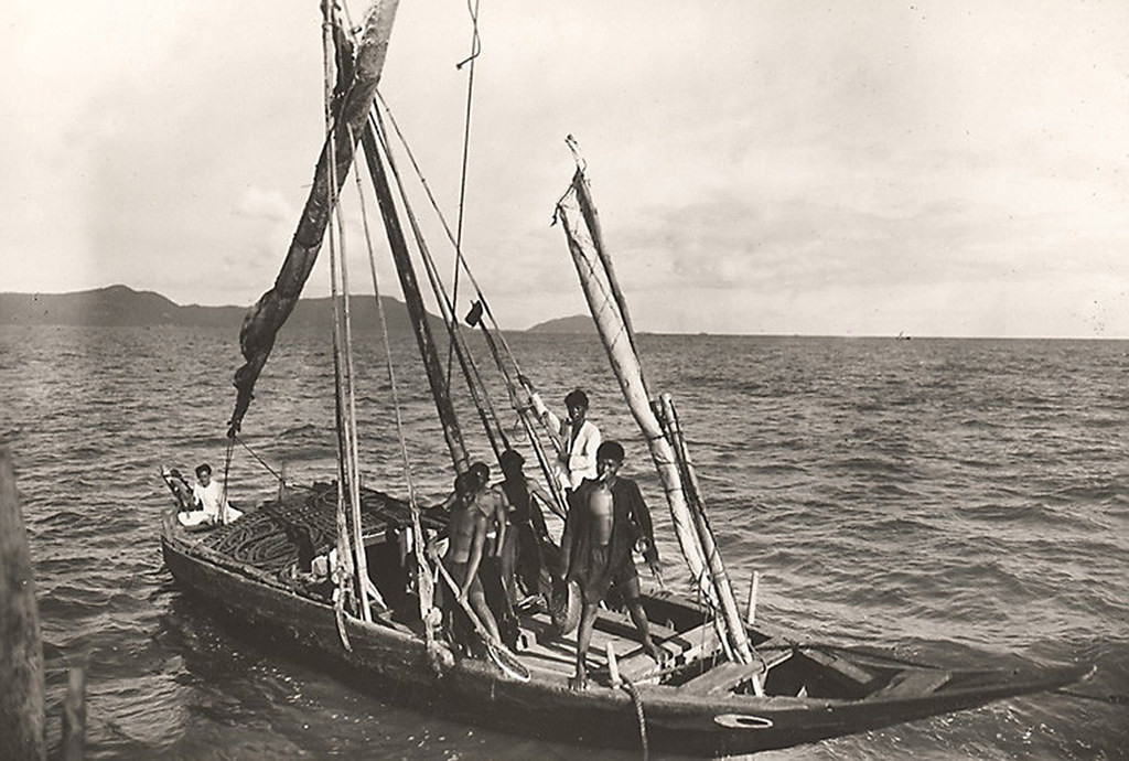 Những ngư dân trên một con thuyền đánh cá điển hình ở vùng biển Cần Giờ.