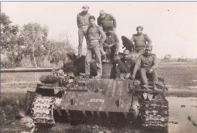 Sau một ngày chiến đấu “thảm họa”, lực lượng Pakistan đã phải rút quân. Theo thống kê, phía Ấn Độ có 2 người chết và 1 súng chống tăng bị phá hủy. Thiệt hại của Pakistan là 200 người chết, 36 xe tăng bị tiêu diệt và khoảng 500 vũ khí các loại bị phá hủy hoặc bỏ lại chiến trường.