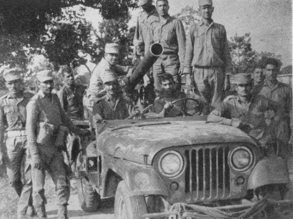 Về phía Ấn Độ, Thiếu tá K.S Chandpuri và khoảng 100 binh sĩ phải chặn lực lượng hùng hậu của kẻ thù chỉ với một xe dã chiến, một khẩu súng chống tăng cùng một số loại súng bộ binh. Cứ điểm của họ là một đụn cát ở Longewala, một làng nhỏ trong sa mạc Thar.