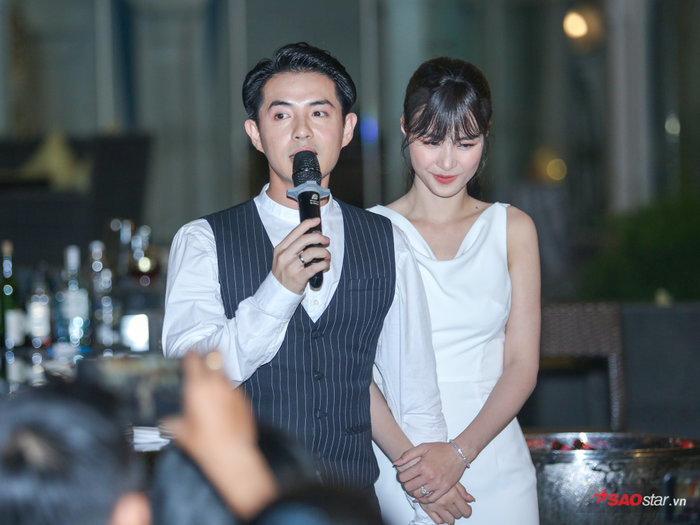 Vo chong Dong Nhi-Ong Cao Thang dinh nhu sam khien fan ghen ty