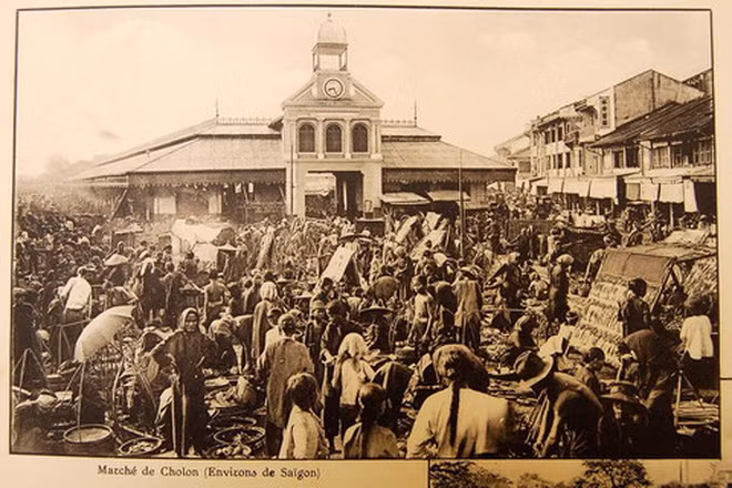 Khu chợ cũ của Chợ Lớn, ở vị trí ngày nay là bưu điện Chợ Lớn.
