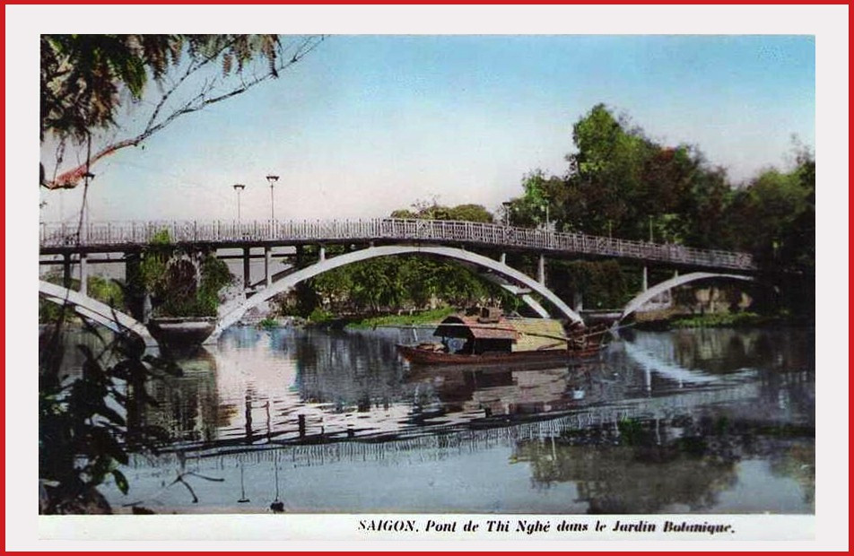 Cầu Thị Nghè (cũ) là một trong những cây cổ của Sài Gòn, bắc qua rạch Thị Nghè ở khu vực phía sau Thảo Cầm Viên, nối quận 1 và quận Bình Thạnh. Vào thập niên 1990 cầu được dỡ bỏ do xuống cấp nghiêm trọng.