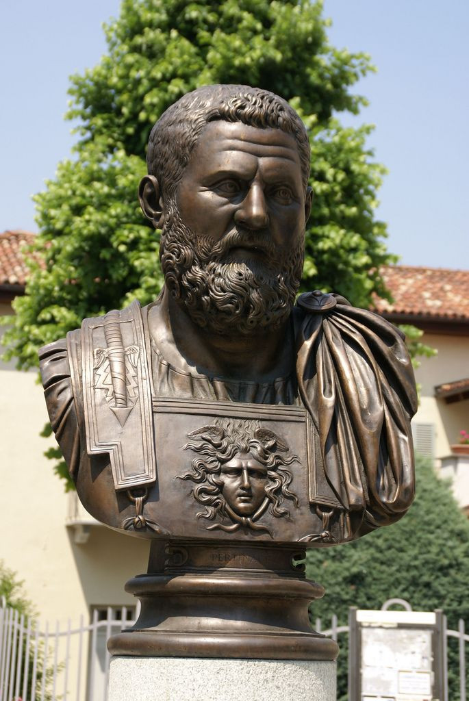 Trong thời gian trị vì của mình, hoàng đế Pertinax đã thực hiện các cải cách để cứu vãn đế quốc, nhưng mọi nỗ lực đều không thành công.