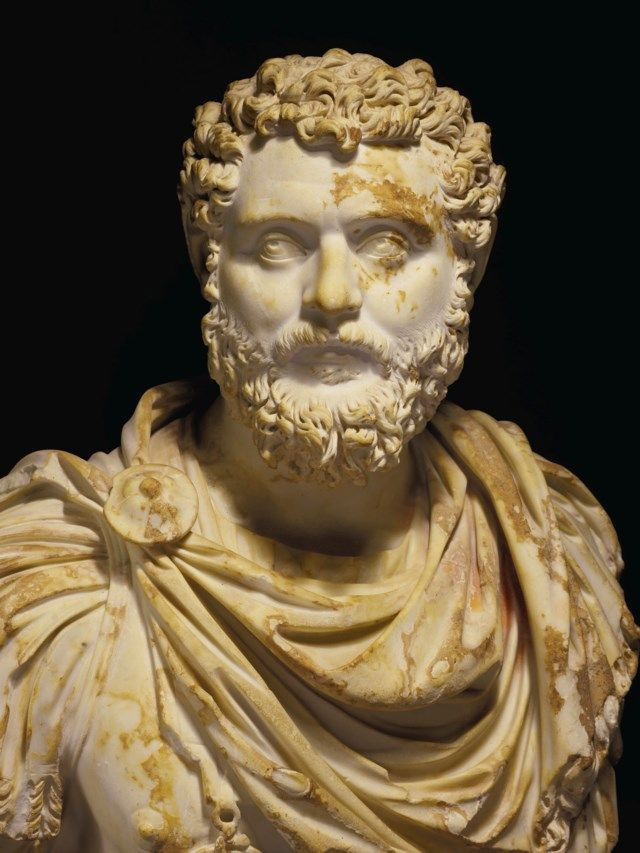 Sau cái chết của Pertinax, ngai vàng được đem "đấu giá" để người trả giá cao nhất trở thành hoàng đế tiếp theo của đế quốc La Mã. Và Didius Julianus là người chiến thắng khi trả cái giá cao nhất để mua chuộc các cận vệ hoàng gia.