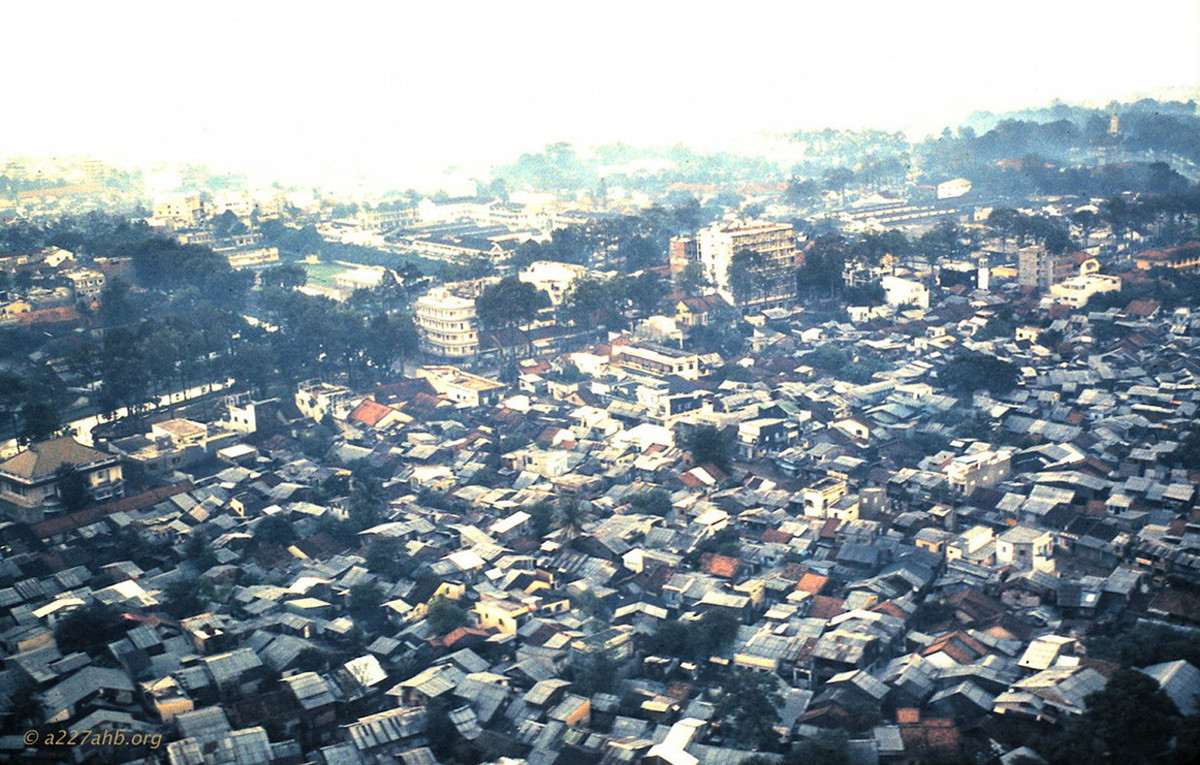 Khu vực Chợ An Đông, quận 5. Nhà thờ Ngã Sáu (Nhà thờ Thánh Jeanne d'Arc) ở góc trên bên phải.