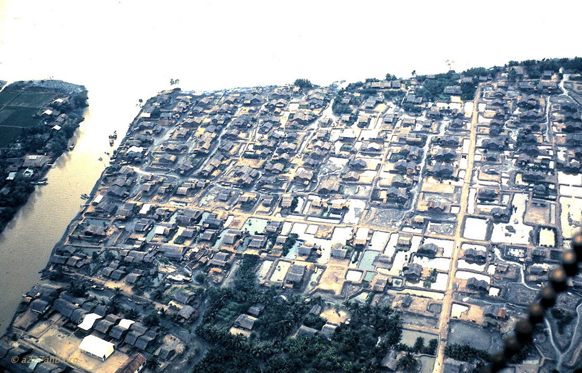 Xóm Phước Khánh - Nhơn Trạch (Đồng Nai) bên ngã ba sông Nhà Bè - Lòng Tàu.