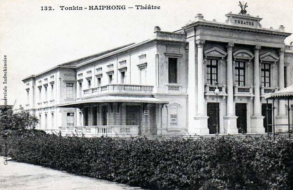 Một số hình ảnh khác về Nhà hát Lớn Hải Phòng xưa.