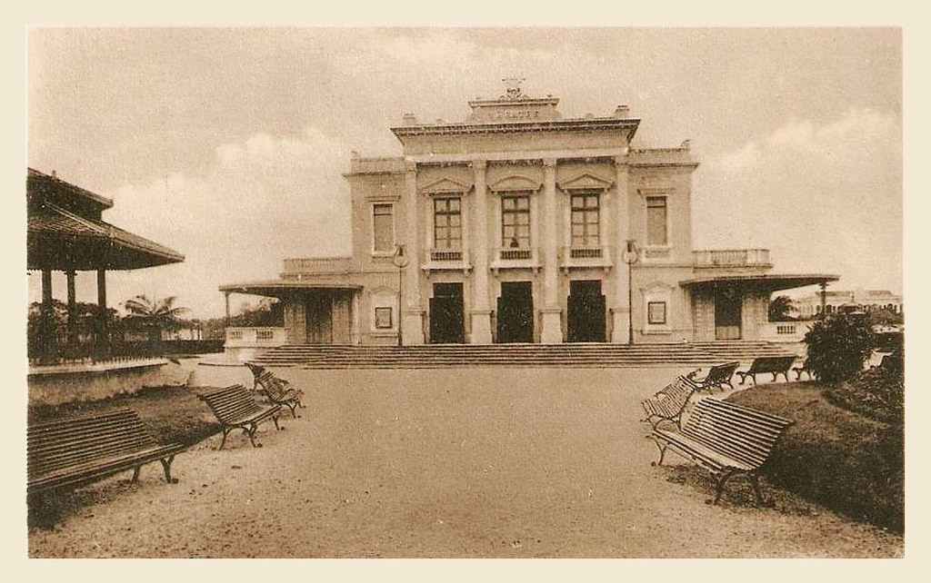 Ngoài Nhà hát Lớn ở Hải Phòng, ở Việt Nam thời thuộc địa chỉ có hai thành phố khác có nhà hát lớn là Hà Nội và Sài Gòn. Cả ba nhà hát đều là di tích kiến trúc có tầm quan đặc biệt của Việt Nam.