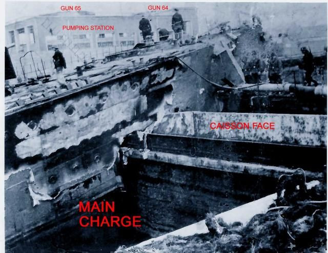 Ban đầu, chiến dịch diễn ra thuận lợi. Tàu Campbletown lao vào mục tiêu rồi nổ tung với tiếng nổ long trời. Do bộc phá trên tàu được cài nổ chậm, binh lính Anh đã di chuyển sang các tàu khác trước vụ nổ. Một nhóm đặc nhiệm đổ bộ lên cảng để tiến hành hoạt động phá hoại.