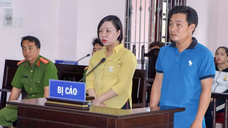 Loi khai bat ngo cua nu nhan vien 17 tuoi tham o gan 2 ti