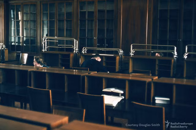 Trong một thư viện ở Moscow.