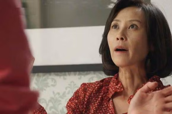 Mua nha, me chong o ba ngay, toi tuc gian duoi ba di