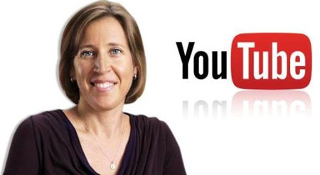  Susan Wojcicki - CEO của YouTube. Susan Wojcicki là người phụ nữ thành công bí ẩn của giới công nghệ. Bà từng được tạp chí Forbes gọi là “người Google quan trọng nhất bạn chưa từng nghe tới”. Năm 2014, bà được bổ nhiện làm CEO của Youtube và xếp thứ 12 trong danh sách những người phụ nữ quyền lực nhất thế giới. “Nữ tướng” này đã góp công lớn để tạo ra hàng chục tỉ USD doanh thu cho Google mỗi năm. Trong những ngày đầu Google mới thành lập, Wojcicki đã cho Sergey Bin và Larry Page thuê lại gara ô tô của mình để đặt máy móc. Sau đó, chính Susan Wojcicki cũng gia nhập Google. Bà là nhân viên thứ 16 của công ty và là người phụ nữ quyền lực nhất tại Google. 