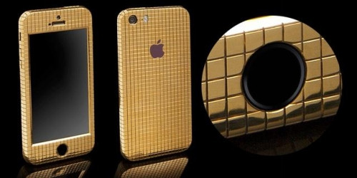 Goldgenie thường dùng các chất liệu cao cấp như da tự nhiên, kim cương, vàng, đá quý… để chế tác lại các thiết bị di động, làm tăng sự sang trọng và giá trị của chiếc smartphone.