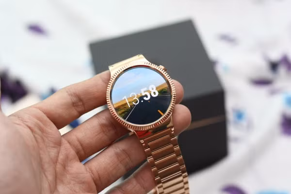 Mo hop dong ho Huawei Watch, gia 25 trieu dong tai Viet Nam-Hinh-12