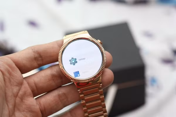 Mo hop dong ho Huawei Watch, gia 25 trieu dong tai Viet Nam-Hinh-13