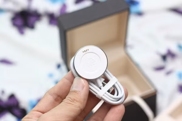 Mo hop dong ho Huawei Watch, gia 25 trieu dong tai Viet Nam-Hinh-5