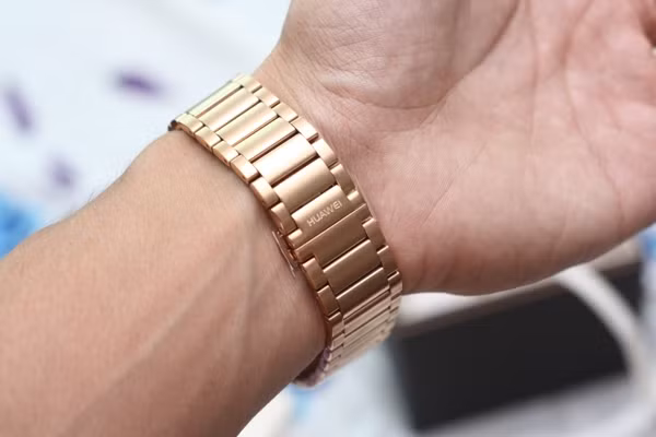 Mo hop dong ho Huawei Watch, gia 25 trieu dong tai Viet Nam-Hinh-8