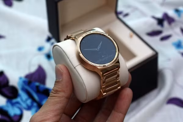 Mo hop dong ho Huawei Watch, gia 25 trieu dong tai Viet Nam-Hinh-3