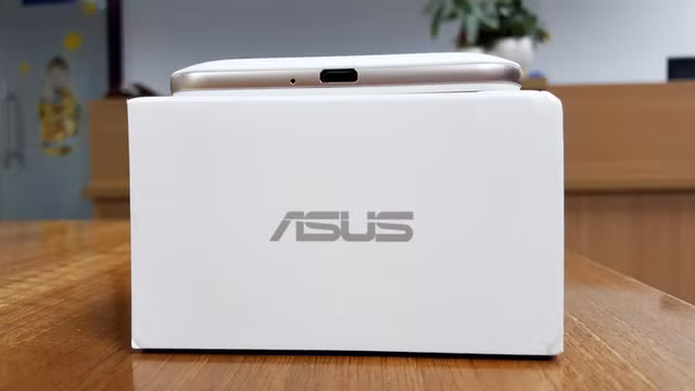 ZenFone Max hiện đang được bán tại các đại lý lớn trên toàn quốc với giá từ 4.490.000 đồng