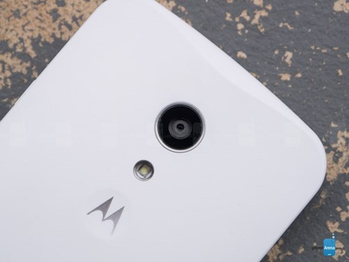 Moto G có màn hình cảm ứng khá lớn lên tới 5 inch chất lượng 720p mang lại trải nghiệm tuyệt vời cho người xem khi sử dụng. Đồng thời, nó được tích hợp phiên bản hệ điều hành Android 5 Lollipop rất mượt mà và nhanh chóng.