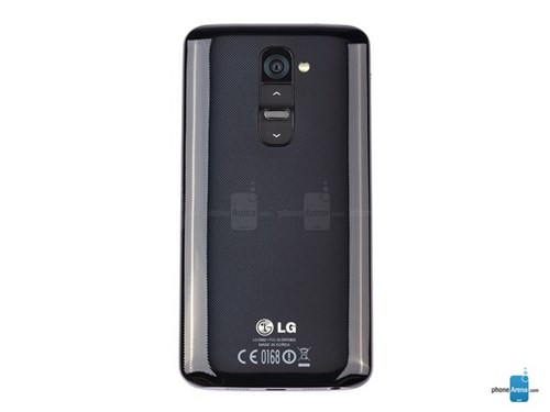 Ngoài ra, chiếc smartphone này còn sở hữu một camera 13 megapixel rất tốt với chế độ ổn định hình ảnh quang học. Thậm chí, nó còn có khả năng quay video 1080p với tốc độ 60fps. Xét về thông số kỹ thuật, mẫu điện thoại này thực sự “ăn đứt” các sản phẩm khác cùng mức giá. Bởi lẽ, G2 được trang bị hệ thống chip xử lý Snapdragon 800 và RAM 2GB cùng bộ nhớ trong lên tới 32GB, không hề “kém cạnh” các mẫu điện thoại thông minh cao cấp nhất hiện nay.