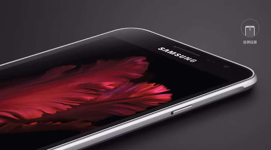  Samsung Galaxy J3. Chụp ảnh selfie vô tư với camera trước 5MP, khẩu độ F/2.2. Selfie cũng sẽ thú vị hơn nhiều với tính năng chụp tự động bằng cảm ứng bàn tay siêu nhạy (Palm Selfie), giúp người dùng có ảnh đẹp nhanh hơn. Công nghệ hiển thị Super AMOLED trên màn hình 5 inch (720 x 1.280 pixel) sẽ khiến nàng thích mê với màu sắc rực rỡ, trung thực. Người dùng sẽ thoải mái lướt web đọc báo, cập nhật ảnh đẹp và liên tục trên Facebook với RAM 1.5GB nhanh nhạy trên nền Android 5.1 Lollipop.