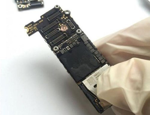 Trong hầu hết trường hợp, CPU của máy không bị hỏng hóc, ngay cả khi bo mạch chủ bị hỏng bung bét. Đầu tiên, người ta phải cạo sạch phần bề mặt của CPU.