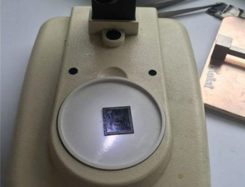 CPU sẽ được đem soi dưới kính hiển vi để đảm bảo không gặp phải vấn đề gì trong quá trình thao tác.