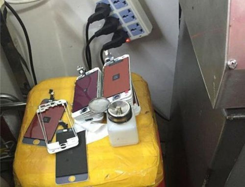 Có thể thấy, phần tấm nền màn hình và kính bảo vệ được đặt riêng.