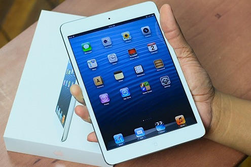 iPad Mini thực sự là món quà hay cho chị em phụ nữ phục vụ các món ăn hàng ngày. Với iPad Mini, chị em phụ nữ có thể cài đặt các ứng dụng như công thức nấu ăn để đặt ngay tại gian bếp của mình để thực hiện các công việc chế biến món ăn phục vụ bữa ăn cho gia đình, hay sử dụng để làm một thiết bị đọc sách điện tử khi rảnh rỗi…. Ngoài iPad Mini thì bạn cũng có thể nhận được nhiều lựa chọn máy tính bảng Android khác, như Galaxy Tab 2 của Samsung hay bất kỳ lựa chọn nào có thể.