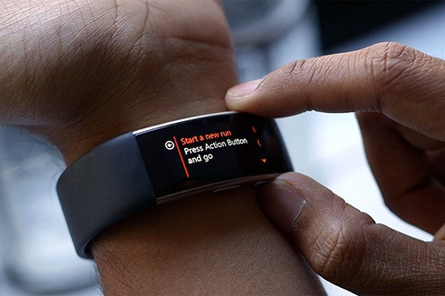 Vòng đeo tay như Microsoft Band 2 rất hữu ích để chị em theo dõi sức khỏe của mình. Tai nghe nhét tai và vỏ bảo vệ smartphone Có vô số các phụ kiện công nghệ cao cấp dành cho smartphone mà phái đẹp đang sử dụng, trong đó tai nghe nhét tai (earbud) và vỏ bảo vệ luôn được quan tâm. Tùy thuộc vào cửa hàng nơi bạn sinh sống mà bạn có thể chọn cho mình món quà phù hợp. Những yếu tố quyết định đến món quà của bạn đó là cần phải tạo phong cách bắt mắt, và mức giá dành cho chúng rơi vào khoảng 1 triệu đồng. Máy in ảnh di động Đó là một món quà tuyệt vời dành cho phái đẹp, đặc biệt những ai thích chụp ảnh và chia sẻ ảnh với bạn bè dưới dạng những tấm ảnh chứ không chỉ là hình ảnh thông thường để đặt vào những cuốn album. Nếu không tìm thấy những máy in ảnh di động tại các cửa hàng địa phương thì bạn cũng có thể tìm mua nó thông qua các cửa hàng trực tuyến.
