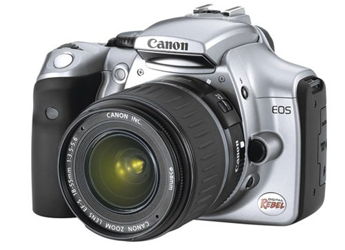  2003 Canon EOS Digital Rebel. Mẫu máy vừa ra kệ, vô số các nhiếp ảnh gia nghiệp dư đã ngay lập tức chuyển đổi từ máy ảnh phim sang máy ảnh kỹ thuật số.