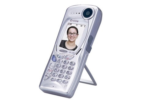 1999 Kyocera VP-210. Mẫu máy này có thể lưu trữ 20 ảnh tĩnh và truyền trực tiếp "video" với tốc độ 2 fps.
