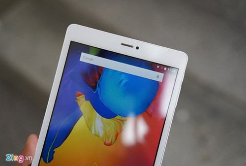 Chất lượng màn hình là điểm đáng khen nhất trên Tab 815. Ngay cả dưới điều kiện ánh sáng ngoài trời, màn hình của máy vẫn hiển thị khá mặc dù khả năng chống chói không quá ấn tượng.