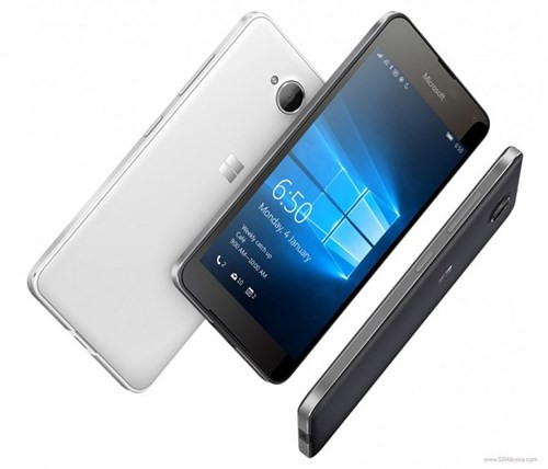 iểm đặc biệt của Lumia 650 chính là bộ khung được làm bằng nhôm chắc chắn, cùng nắp lưng có thể thay thế được. Thiết bị bắt đầu được bán ra ở một số thị trường châu Âu từ ngày 18/2 sắp tới với giá bán trước thuế là 200 USD (4,4 triệu đồng) cùng 2 tùy chọn màu sắc là đen và trắng. Giống những chiếc Windows Phone khác, tùy chọn 2 SIM cũng có mặt trên Lumia 650.