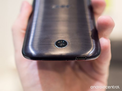 chạy chip Snapdragon 808 cùng bộ vi xử lí Adreno 418 GPU.