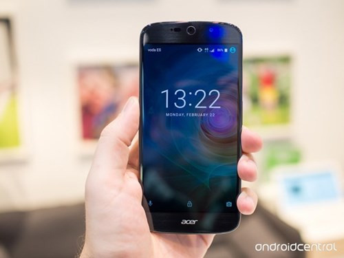 Phía dưới màn hình là logo Acer