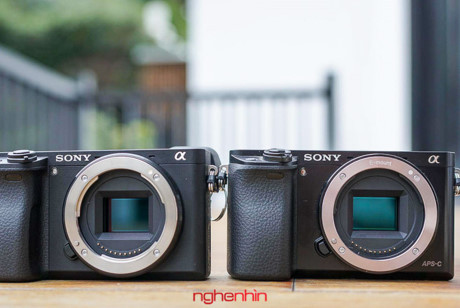 Độ phân giải cảm biến của Alpha 6300 (trái) là 24,2MP và độ phân giải cảm biến của Alpha 6000 (phải) là 24,3MP - gần như không thay đổi.