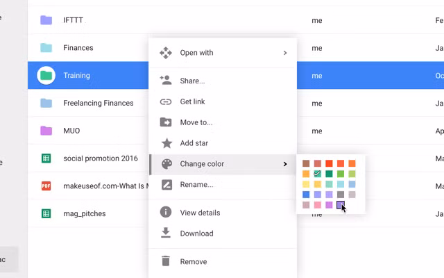  5. Sử dụng màu sắc và sao để tạo danh mục. Bạn có thể tạo ra hệ thống thứ bậc của các thư mục và làm cho nó trực quan hơn để dễ dàng quản lý. Bằng cách kích chuột phải vào một thư mục, chọn Change color rồi chọn một màu sắc mới cho thư mục đó. Thay vì màu xám tiêu chuẩn, bạn sẽ có một thư mục với màu sắc rực rỡ để nhanh chóng nhận diện ra dữ liệu quan trọng bên trong đó, nó sẽ khác hoàn toàn với các thư mục thông thường khác trong Drive của bạn.