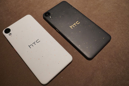 Mặt lưng của HTC Desire 825.