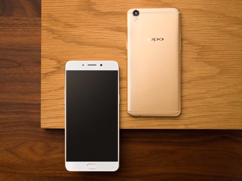 Model này có kích thước 151,8x74,3x6,6mm, trọng lượng 145g.