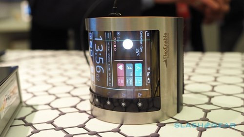 Một trong những lợi ích khác của việc sử dụng nhựa thay bằng kính là dễ dàng sửa chữa sau khi sản xuất hoặc phát sinh hỏng hóc.