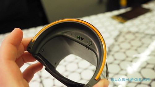 Ngoài ra, chiếc vòng này cũng có thể tự động nhận diện người dùng và thiết lập các tùy chỉnh ưa thích về cho mỗi người.