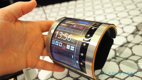 Theo SlashGear, triển vọng để thiết bị đeo tay có tên FlexEnable có thể thay thế công nghệ màn hình OLED dẻo của Samsung là điều hoàn toàn khả thi.