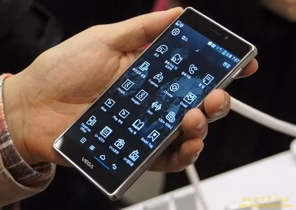 Dien thoai Pantech Sky - hang xach tay dinh dam VN mot thoi