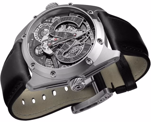  NORD Zeitmaschine Freedial. Chiếc đồng hồ do tên tuổi mới nổi Freedial giới thiệu sử dụng máy ETA Thụy Sĩ mã hiệu 2824 với nhịp lên đến 28800 nhịp mỗi phút (số lần kim giây giật) và khả năng trữ năng lượng 42 giờ. Giá của sản phẩm là 23.700 USD.