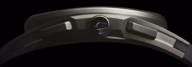 Mẫu đồng hồ này sử dụng máy Quartz của Bulova với xung nhịp lên đến 252.000. Sản phẩm có giá 899 USD cho chất liệu Titanium và 799 USD cho chất liệu thép không gỉ.